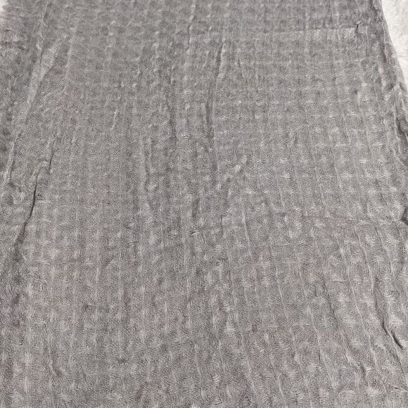 NWOT Collection Eighteen Silvery Grey Lightweight Infinity Scarf - Picture 10 of 10